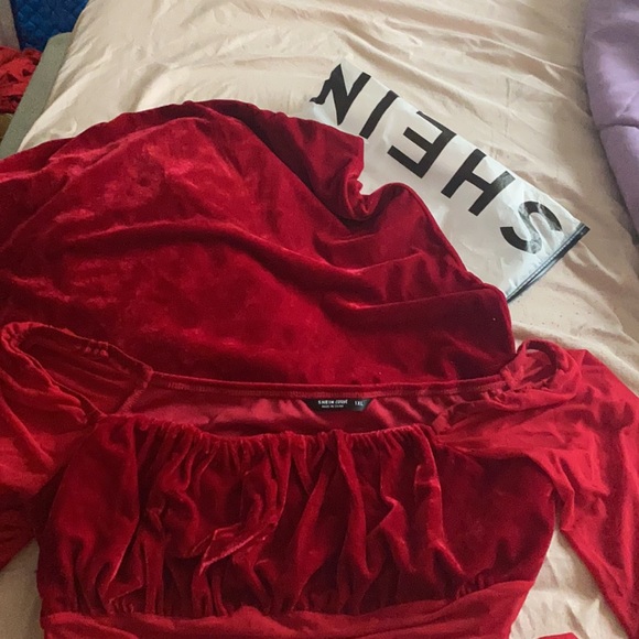 Plus size red velvet matching top and skirt - Picture 5 of 5